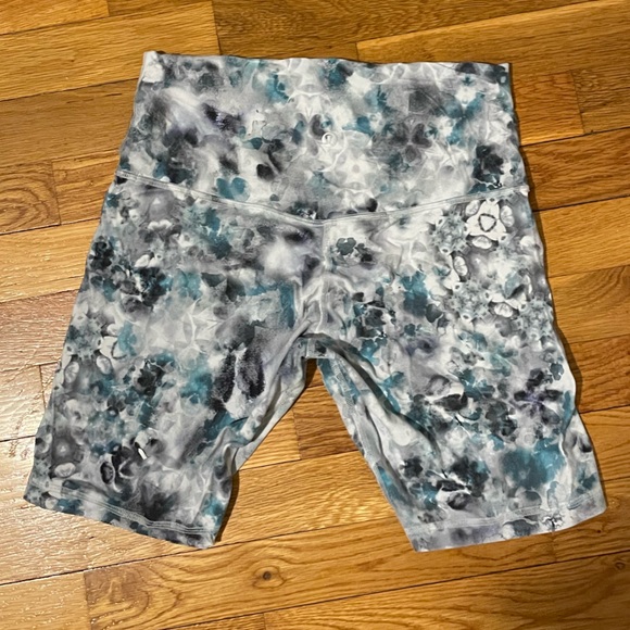 Lululemon Align 6in shorts Size 8 EUC - Picture 3 of 4